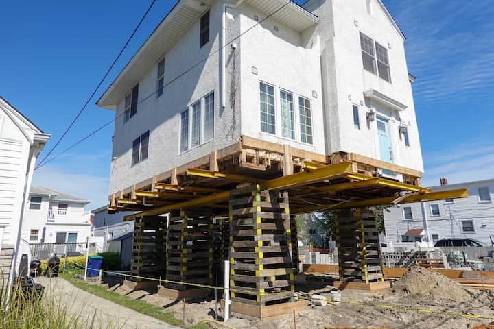 Located in Columbia, Missouri, we are a company that specializes in house lifting, small distance house moving, piles and foundations.